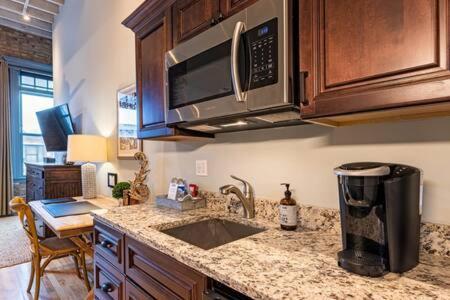 Hip Urban Loft - Small Town Charm - 124 Lofts #1 West Dundee Ngoại thất bức ảnh